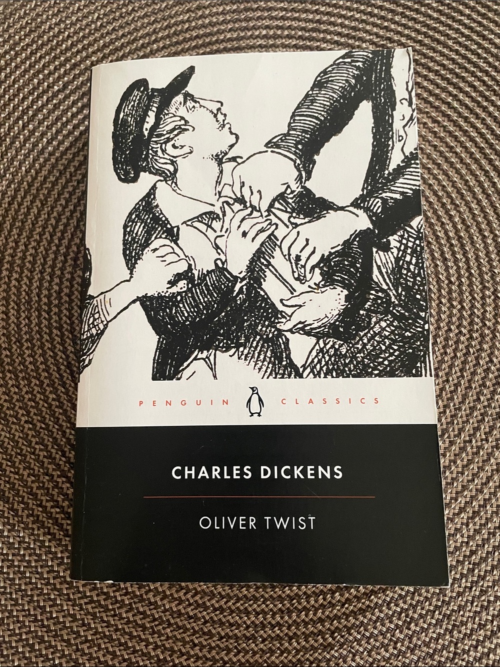 Penguin Classics Charles Dickens "Oliver Twist" - Black & White Cover